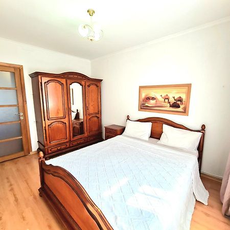 Apartament 2 Bedrooms, Botanica Κισινάου Εξωτερικό φωτογραφία